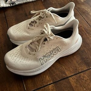 Hoka Mach 6. cream/vanilla 8.5